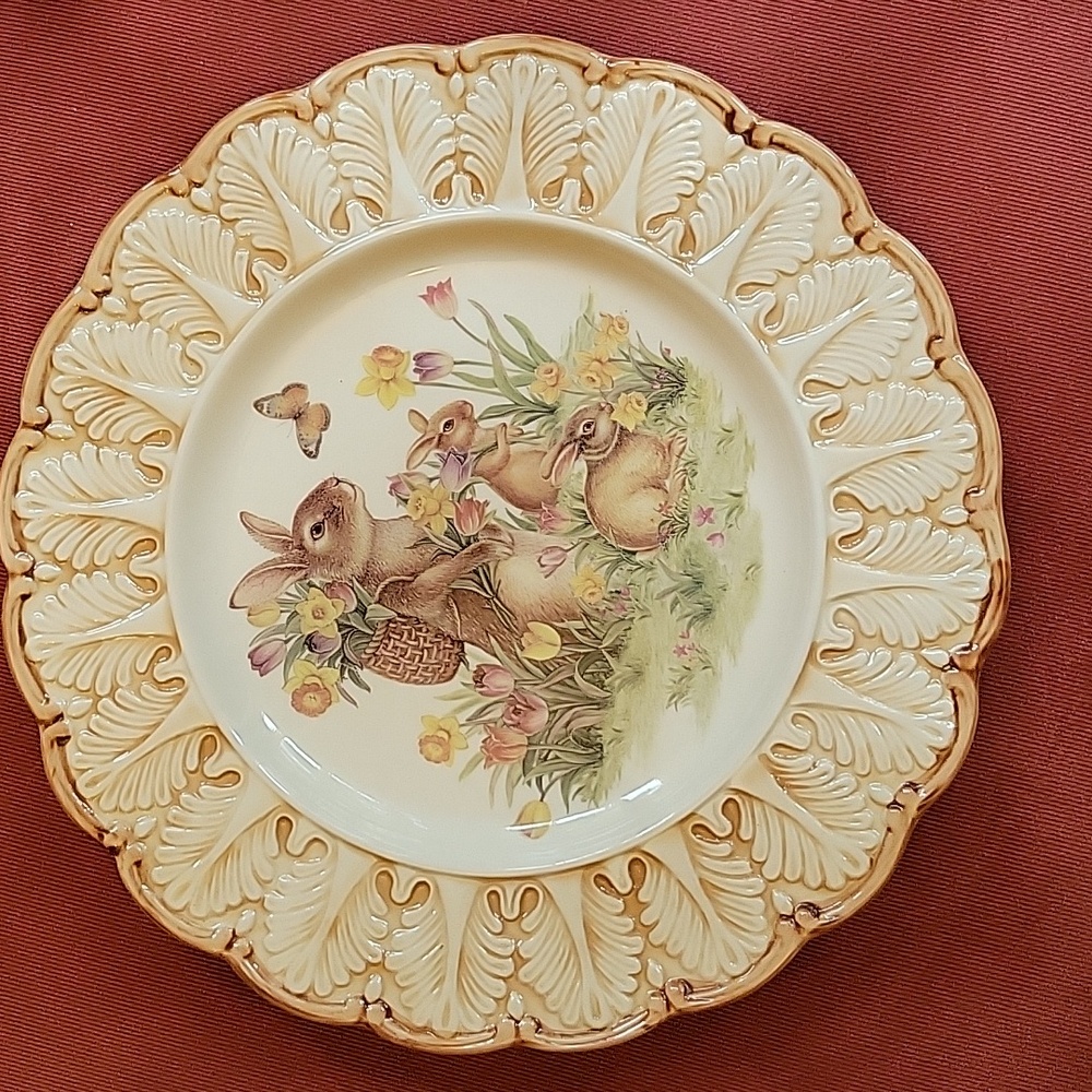 Cracker Barrel Easter Traditions Dinner Plate (1 available)